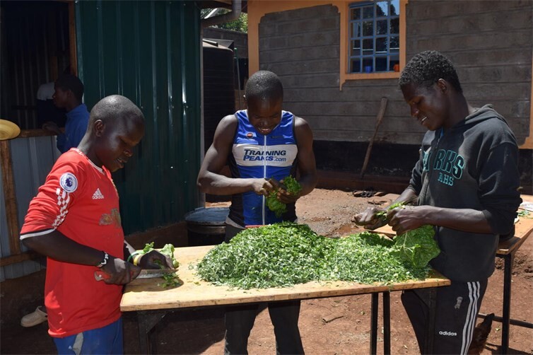 Zubereitung Abendessen im Global Hope