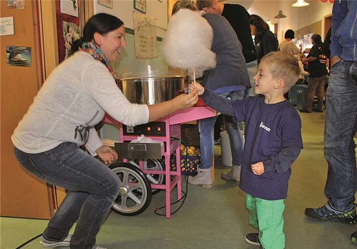 Zuckerwatte ließ die Kinderaugen leuchten.