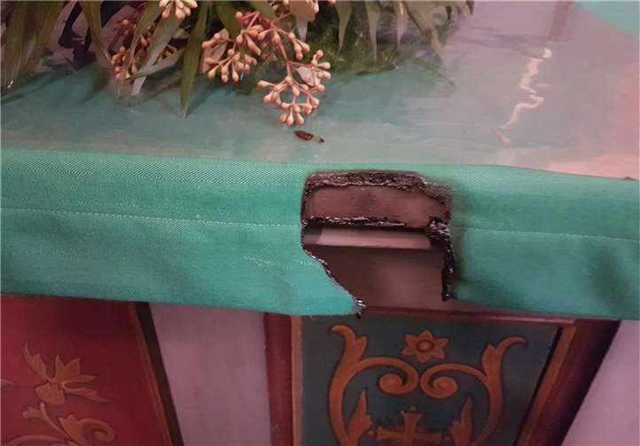 In Kirche gezündelt Zudem wurde ein Altartuch teilweise in Brand gesetzt.
