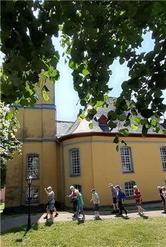 Zuerst wurde die Wölferlinger Kirche besichtigt. Foto: Friedhelm Schwinn