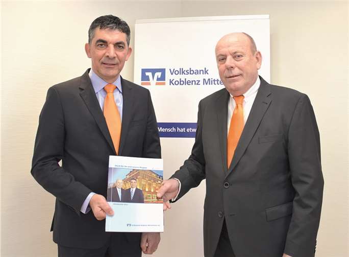 Ehrbarkeit, Solidität und Nachhaltigkeit sind für den Vorstand die Erfolgsgaranten Zufrieden: Walter Müller (li.) und Theodor Winkelmann präsentieren die Bilanz 2013 der Volksbank Koblenz Mittelrhein eG. privat