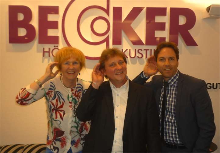 Zufrieden mit dem gelungener Auftakt in den neu gestalteten Räumen:Brigitte Hilgert-Becker (Geschäftsführung BECKER Hörakustik), Stefan Saul (BECKER Fachgeschäftsleiter in Neuwied) und Referent Jörg Elesser (Firma Oticon).Privat