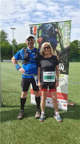 Zufriedene Finisher: Eric Syburra und Sigrid Meuer beim ExpertsTrailRun in Urbar. Alle Wertungen nach Altersklasse.