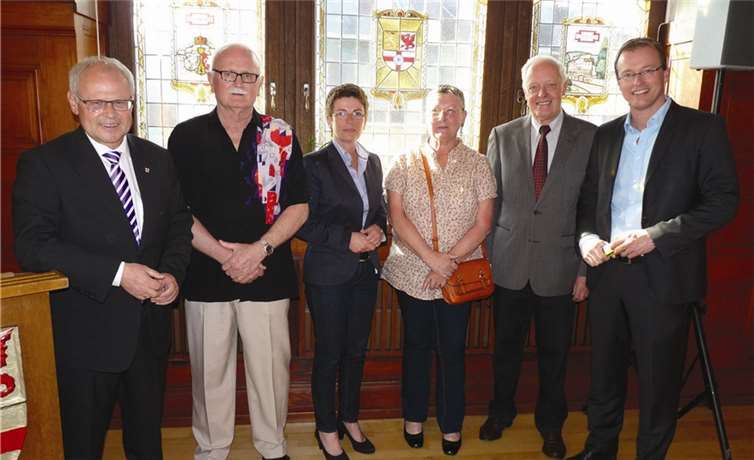 Zufriedene Gesichter angesichts des hervorragenden Sammlungsergebnisses in Mendig (v l.): Peter Labonte, Gerald Frank, Bettina Hörter, Ingeborg Frank, Friedrich Hermes und Jörg Lempertz.