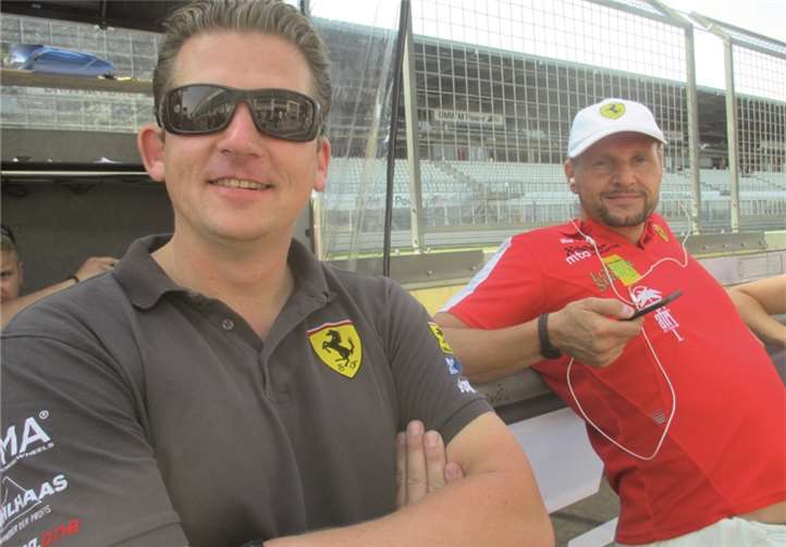 Zufriedene Gesichter bei Teamchef Martin Kohlhaas (l.) und dem Ferrari-Piloten Mike Jäger. Privat