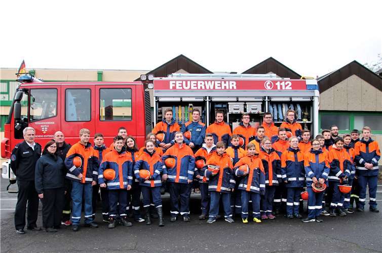 Zufriedene Gesichter bei den Organisatoren und Nachwuchswehrleuten: Zum Abschluss der Wettbewerbe in Ochtendung konnten alle Teilnehmer die Jugendflamme entgegennehmen. Kreisjugendfeuerwehr MYK