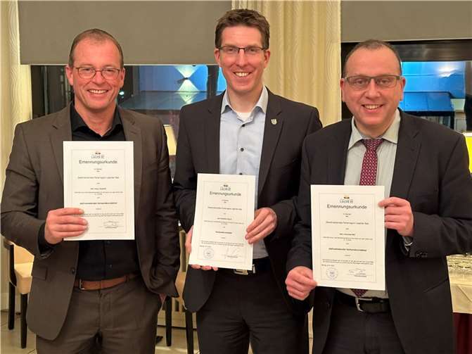 Zufriedene Gesichter beim Verbandsvorstand des Zweckverbandes Ferienregion Laacher See (von links): Jörg Lempertz, Bürgermeister VG Mendig und stellvertretender Verbandsvorsteher, Sebastian Busch, Bürgermeister VG Pellenz und Verbandsvorsteher, Johannes Bell, Bürgermeister VG Brohltal und stellvertretender Verbandsvorsteher.  Foto: VG-Verwaltung Mendig/Stefan Pauly