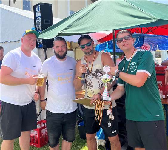 Zufriedene Gesichter der Eifeler Abordnung bei der Siegerehrung: Ein guter 5. Platz war für die Eifel am Ende drin.