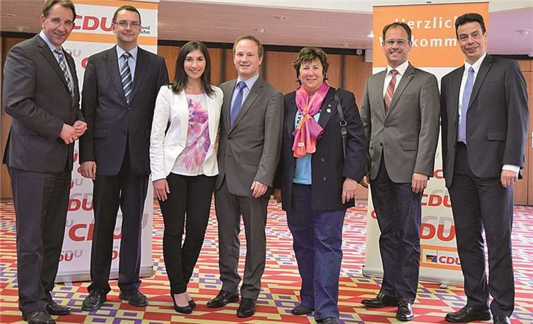 Zufriedene Gesichter nach der Versammlung (v.l.): Matthias Lammert, Dirk Mettler, Ruzanna Maxeiner, Landtagskandidat Dennis Maxeiner, Gabriele Brinkmann, Jens Güllering und Andreas Biebricher. privat