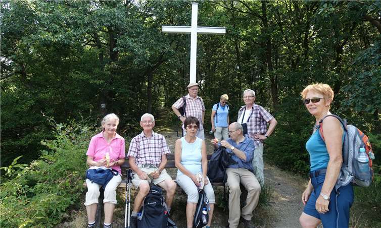 Zufriedene Gesichter: trotz Hitze wurde der Bärenkopfgipfel erreicht. privat