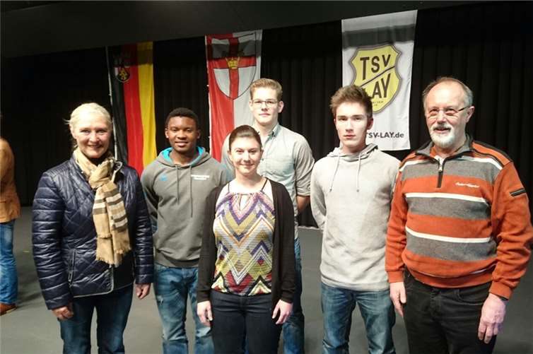 Zufriedene Gesichter (von links): Monika Sauer (Vorsitzende der LG Koblenz-Rhens), Gilo Macamo, Ramona Vogt, Severin Frickel, Hendrik Schröders, Richard Vogt (Sportwart der LG Koblenz-Rhens).privat