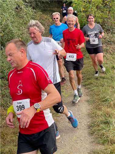 Zufriedene Läufer auf der 10 km Strecke vorne drei Aktive der Selbstläufer SV Altenahr Peter Nuhs, Peter Jeandree und Karl-Heinz Gies.