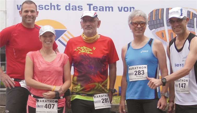 Zufriedene Teilnehmer am Monschau-Marathon.  Privat