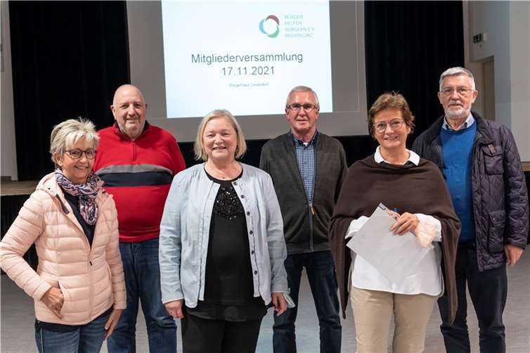 Zufriedene Teilnehmer der Mitgliederversammlung (von links): Uschi Zimmermann, Josef Schmaus, Renate Pepper, Friedhelm Hommes, Birgit Mohr, Wolfgang Walter. Foto: Creativ Picture Heinz Werner Lamberz