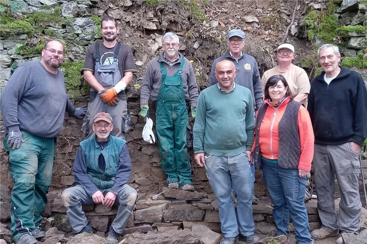 Alte Handwerkkunst im Fokus  Zufriedenen Teilnehmer am Ende des zweitägigen Kurs in Lehmen. Foto: Dieter Möhring