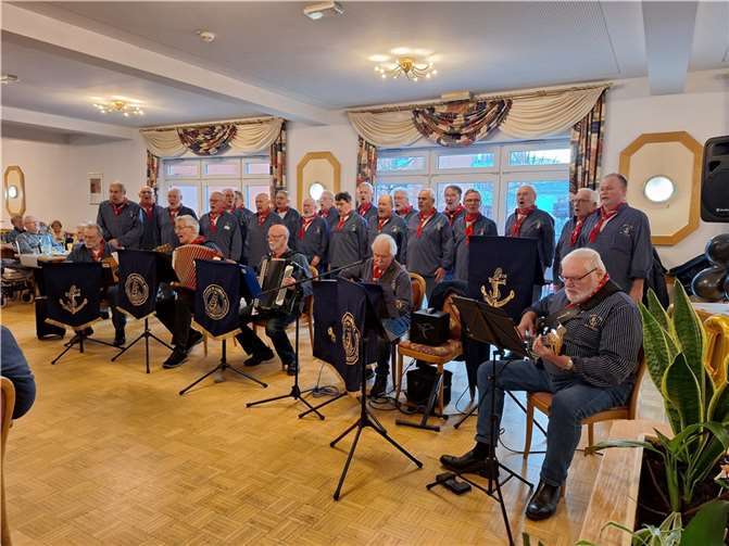 Zugabe gefordert: Shanty-Chor begeistert mit „Seemann lass das Träumen“. Quelle: Shanty-Chor der Marinekameradschaft Lahnstein