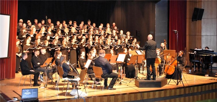 Zugunsten von „Rheinbach hilft“ tritt Ende März der Projektchor von 0leg Gerhardt im Stadttheater auf.Foto: Frank Engel-Strebel
