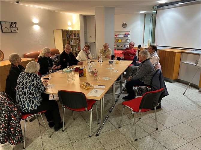 Zuhören, aufnehmen und interessiert nachfragen. Ein gelungener Abend mit Isabel Atzl in der Ideenwerkstatt. Informativ und direkt vor Ort.  Foto: Olaf Wulf