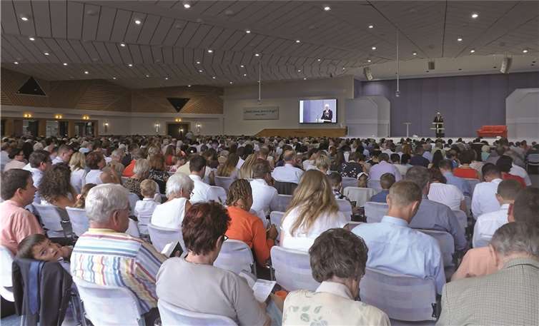 Zuhörer im Meckenheimer Kongresssaal.JZ