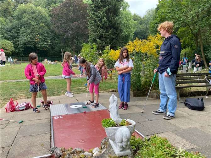 Zuletzt waren die Jugendhäuser mit 16 Kindern auf dem Minigolfplatz in Bad Godesberg. Foto: privat