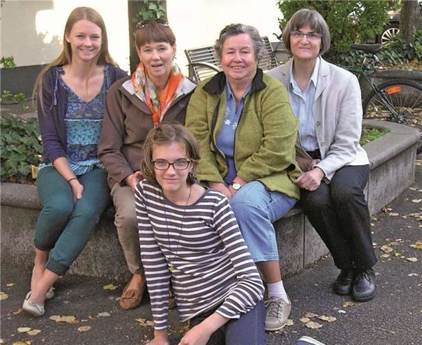 Zum 100-jährigen Bestehen des Deutschen Sportabzeichens hat die Sportgruppe um Helga Eckstein, selber bereits 57-malige Trägerin des Abzeichens, in Rheinbach ihren eigenen Rekord von 100 Abzeichen zusammen erworben.privat