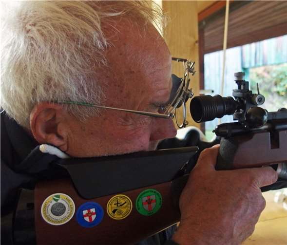 Zum 15. Mal die Maximalringzahl von 500 Ringen : Ludwig Dreeser. Claus Schaefer, CS-Bild/Film