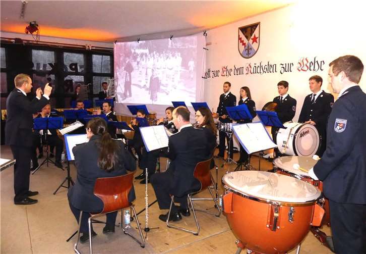 Zum 160. Gründungsfest gab der Spielmannszug der Freiwilligen Feuerwehr Treis ein viel beachtetes Jubiläumskonzert. Fotos: TE