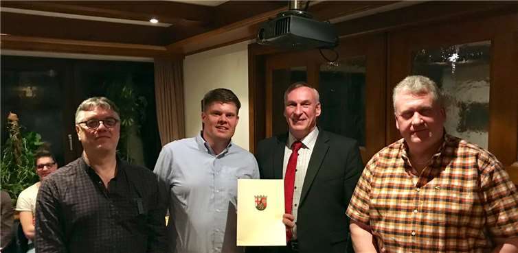 Zum 25. Jubiläumsjahr in der Feuerwehr VG Vallendar Löschzug Weitersburg wurde Dr. Daniel Keßler geehrt.Foto: privat