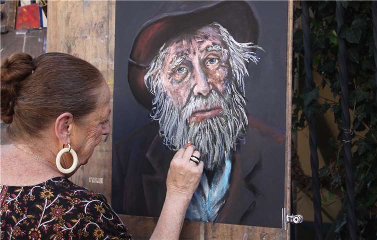 Zum 40-jährigen Jubiläum der Malschule Roos zeigt die ortsansässige Institution eine Sonderausstellung über die verstorbene Gründerin Roos Schäfer-Senteur.Fotos: privat