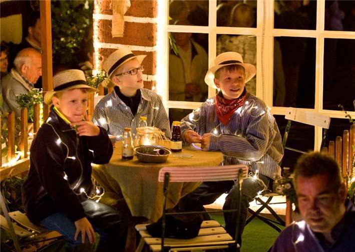 Zum 60. Jubiläumsweinfest vom 17. bis 19. September 2021 lädt der Arbeitskreis mit dem Winzerfestumzug der 10.000 Lichter in Bachem ein. Foto: Dominik Ketz