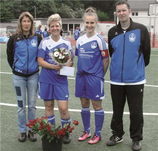 Zum Abschied gab es für Nadine rührende Worte und viele Blumen.privat