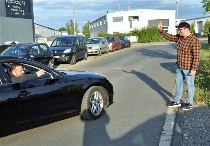 Zum Abschied winkte Björn Heuser seinen Gästen noch hinterher.