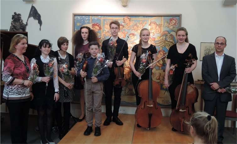 Zum Abschluss dankten die Veranstalter allen Musikern, insbesondere auch den begleitenden Pianisten für ihren Einsatz und ihre Spielfreude.