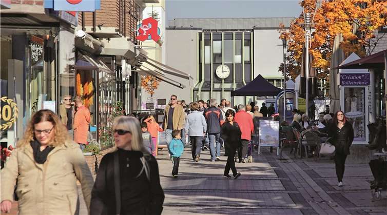 Zum Abschluss der 2. Servicewoche in Meckenheim hatten etliche Geschäfte in der Altstadt und Meckenheims Neuer Mitte am Sonntag geöffnet. Das bunte Herbstwetter lud zum Bummeln und zum Shoppen ein.STEIN