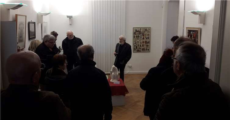 Zum Abschluss der Ausstellung kam der Sammler Jo Rave persönlich nach Saffig, um seine Finissage zu halten. Foto: privat