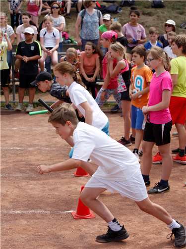 Zum Abschluss der Bundesjugendspiele fand ein Staffellauf statt. privat