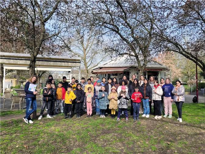 Zum Abschluss der Feriensprachkurse gab es für die teilnehmenden Kinder ein Eis.  Quelle: Stadt Bendorf