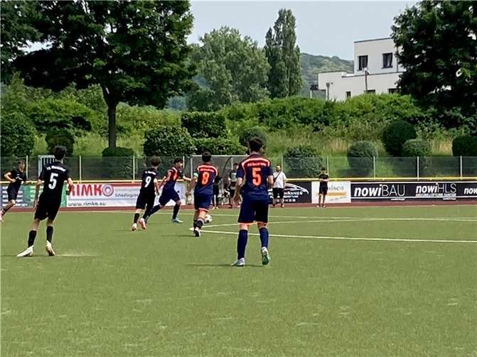 Zum Abschluss der Saison hatte Trainer G. Szopny für seine Jungs noch ein Freundschaftsspiel organisiert. Gegner im Rheintalstadion war die Mannschaft des VfL Oberbieber. Foto: privat