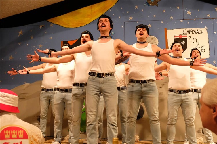 Zum Abschluss der Sitzung tanzte das Jugendmännerballett Gappenach mit seiner Freddie Mercury Double Show zu den Hits von Queen.Foto: Claudia Bicker