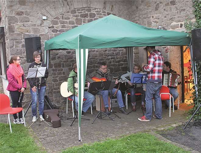 Zum Abschluss der Veranstaltung gab es einen Grillabend mit Livemusik. privat