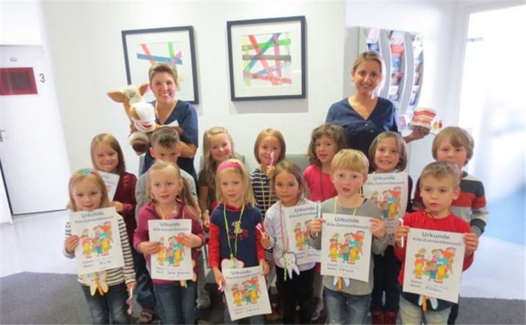 Zum Abschluss der Zahnputzwochen erhielten die Kinder eine Urkunde, da sie nun fit in der Zahnpflege sind.