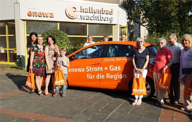 Zum Abschluss der informativen Veranstaltung durften Interessierte das Elektro-Auto testen. privat