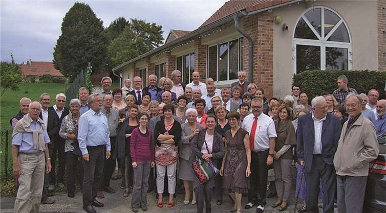 Zum Abschluss des Besuchs wurde eine Abschiedsfoto vor dem Gemeinschaftssaal geschossen. privat