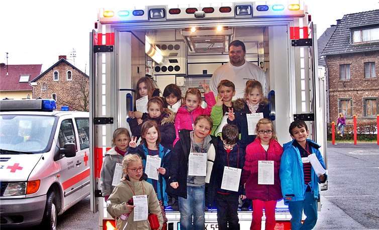 Zum Abschluss des Erste Hilfe-Aktionstages erhielt jedes Kind noch eine Urkunde. RÜ