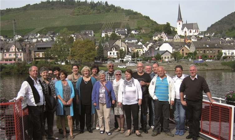 Zum Abschluss des Klassentreffens gab es ein Sektfrühstück auf der Klottener Fähre. privat