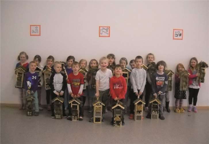 Zum Abschluss des Projekts konnten die Kinder stolz ihre selbstgebauten Insektenhotels vorzeigen. privat