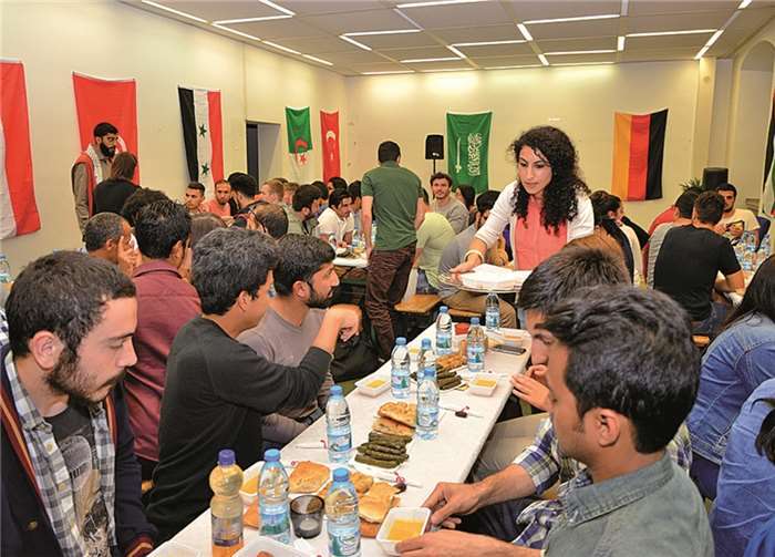 Zum Abschluss des diesjährigen Ramadan und dem gemeinsamen Fastenbrechen trafen sich Studierende in den Räumen der Görlitz-Stiftung in die ehemalige Stadtbibliothek in Koblenz. Privat