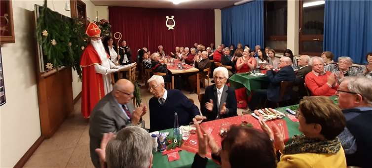 Zum Abschluss des gemütlichen Beisammenseins kam auch noch der Nikolaus.Foto: privat