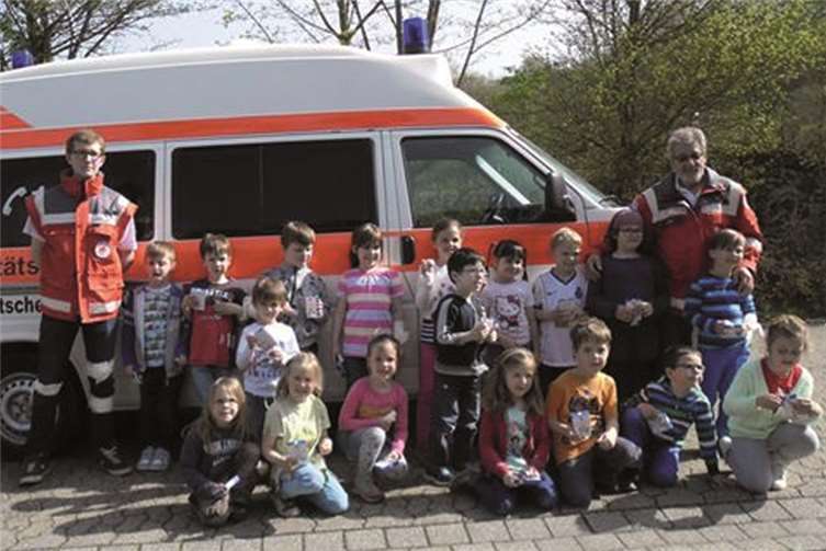 Zum Abschluss durften die Kinder sogar im Rettungswagen mitfahren. privat
