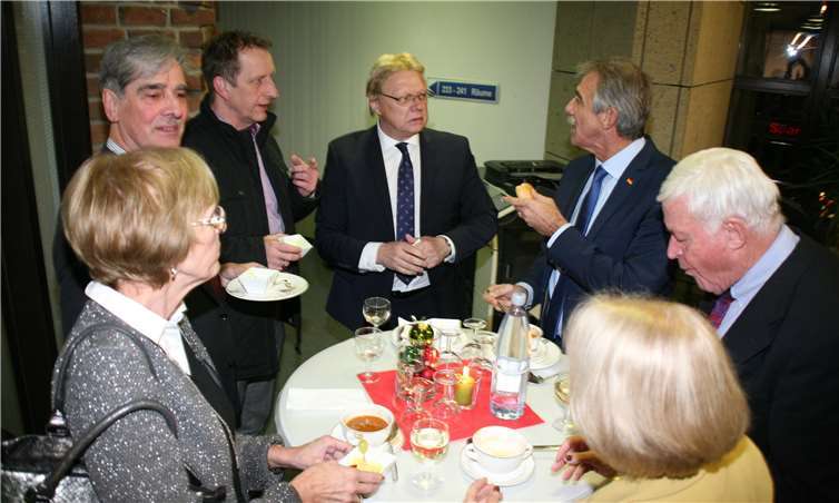 Zum Abschluss eines langen Kreistagsjahrs standen Gespräche und Meinungsaustausch auf dem Programm. WEC